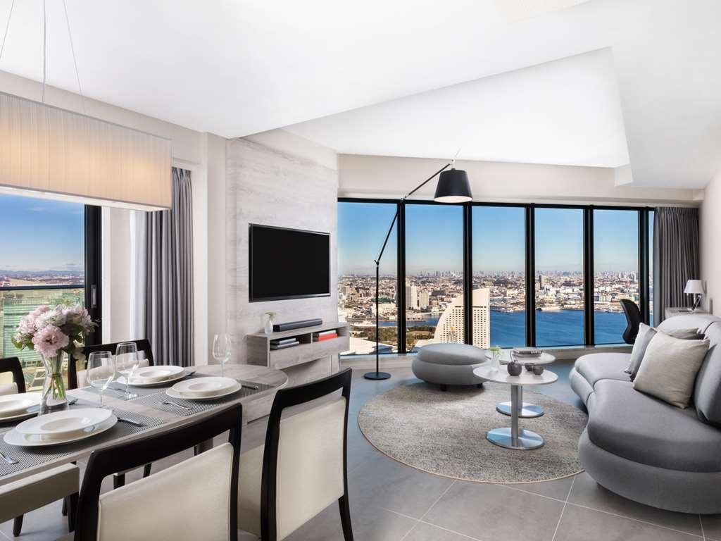 Oakwood Suites Yokohama 요코하마 객실 사진 The Living Room of a 3-bedroom apartment