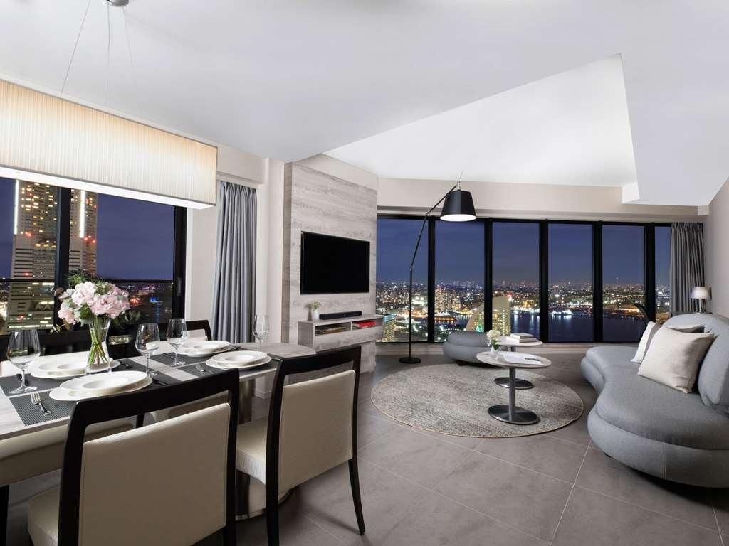 Oakwood Suites Yokohama 요코하마 객실 사진 A suite at The Ritz-Carlton, Tokyo
