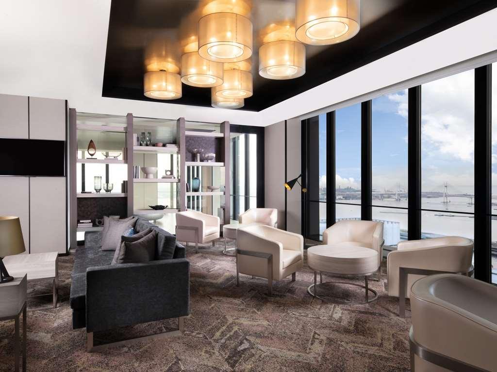 Oakwood Suites Yokohama 요코하마 레스토랑 사진 The interior of the club