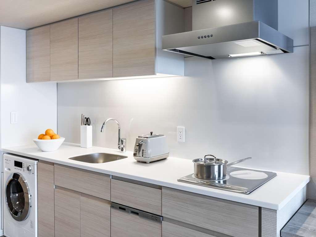 Oakwood Suites Yokohama 요코하마 외부 사진 A modern kitchen